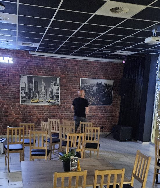 Organizacja stand-upu dla firmy w restauracji przez Otwarte Żarty